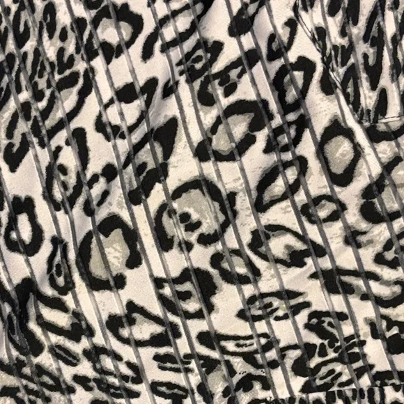 Rebecca Malone Black and White Animal Print Blouse size small - Picture 4 of 8